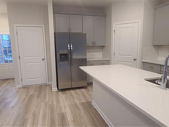 3rd image of 1475 Villageside Ct