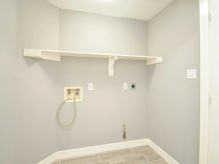 9211 Abbey Chase Ln — Photo 29