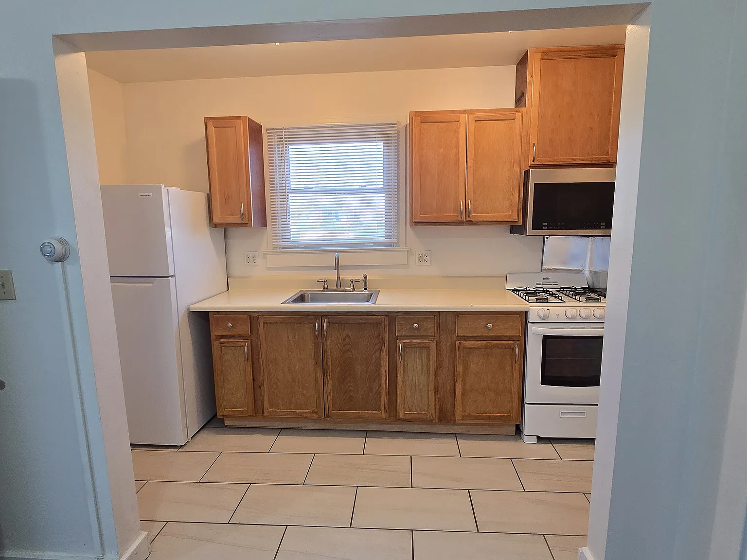 1 bed, 550 sqft, $1,200 — Photo 3