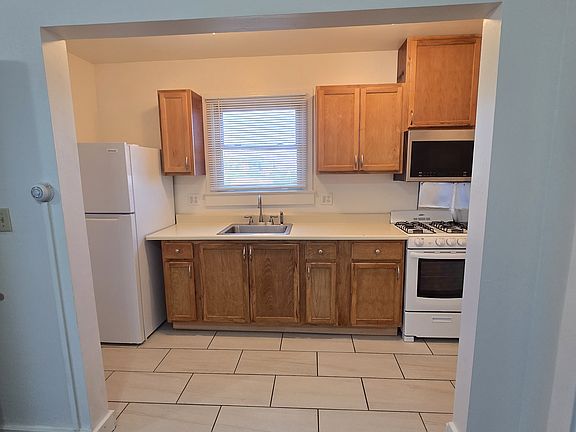 3rd image of 650 Main St #2