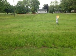 510 1st St, Keyesport, IL 62253