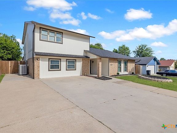 3rd image of 2412 Botanical Dr