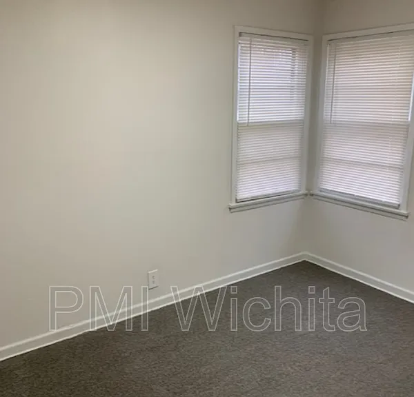 2301 S Belmont St — Photo 5