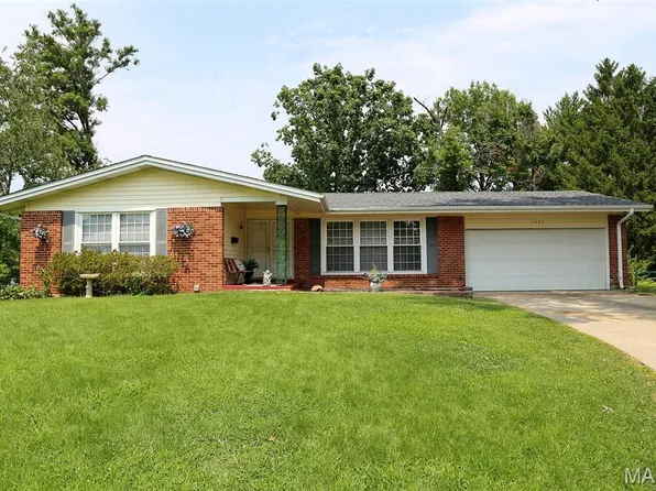 3245 Long Champs Dr, Florissant, MO 63033