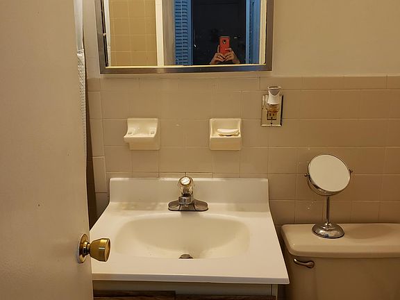 5th image of 125 Hempstead Gardens Dr APT K2d