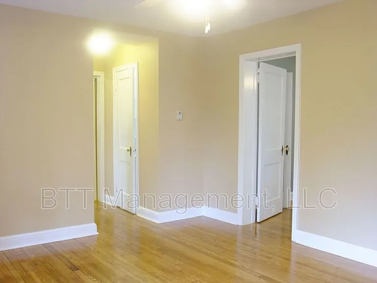 8405 Greenwood Ave #3 — Photo 5
