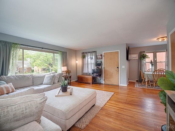 2nd image of 1108 Betty Ln