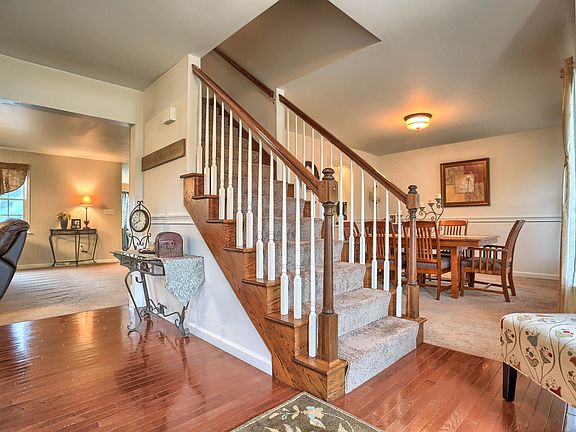 4th image of 412 William Dr