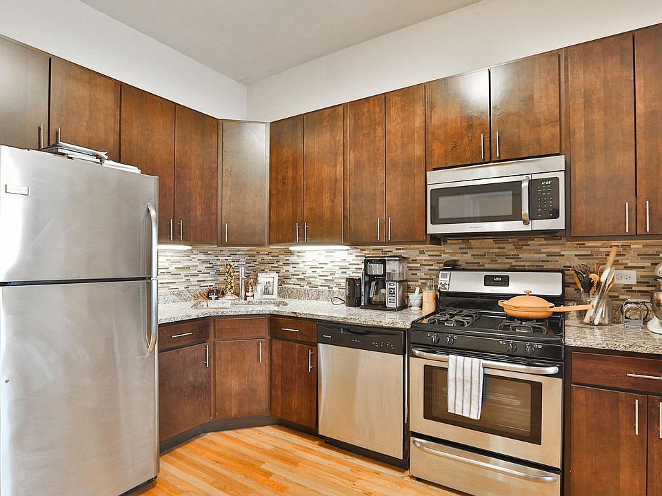 1st image of 2237 W Armitage Ave APT 3