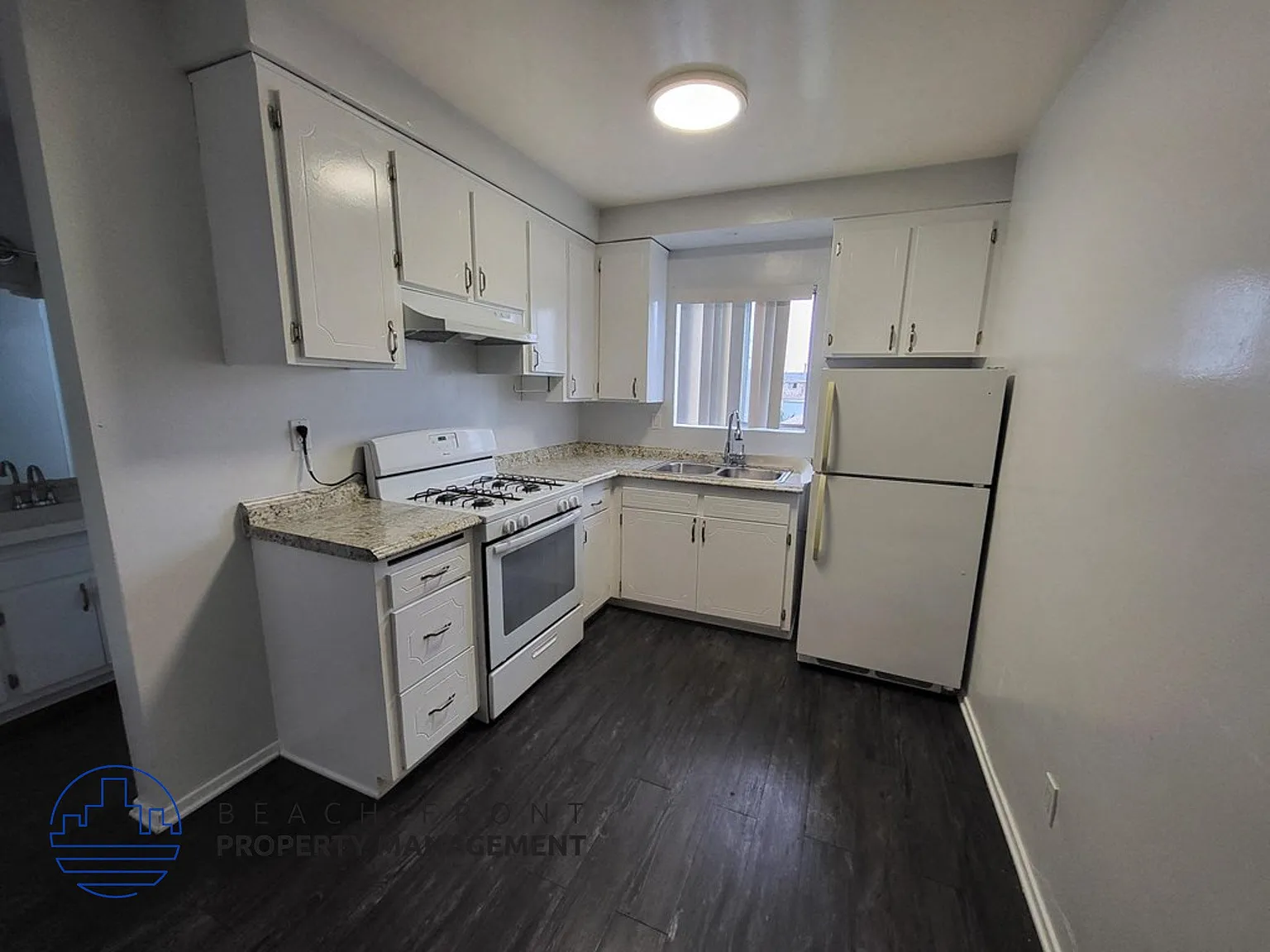 12022 Birch Ave — Photo 2