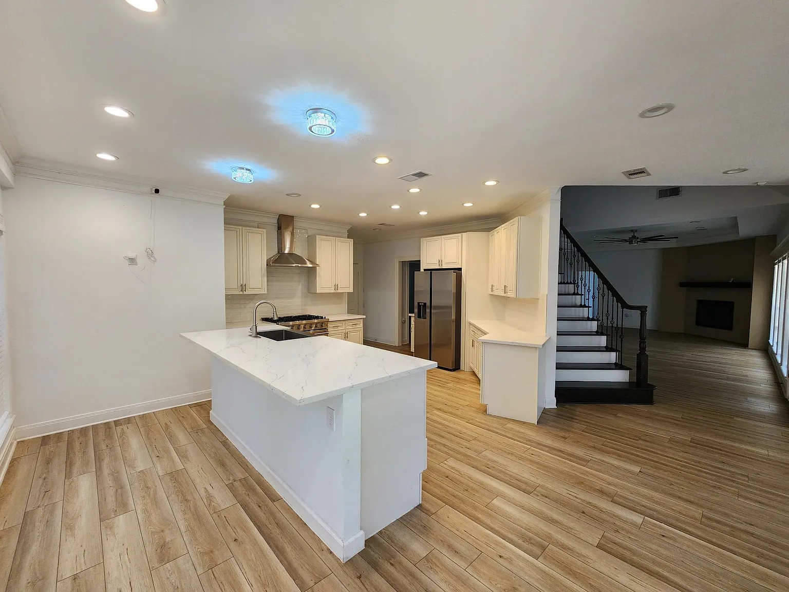 5 bed, 3.0 bath, 4150 sqft, $3,000 — Photo 3