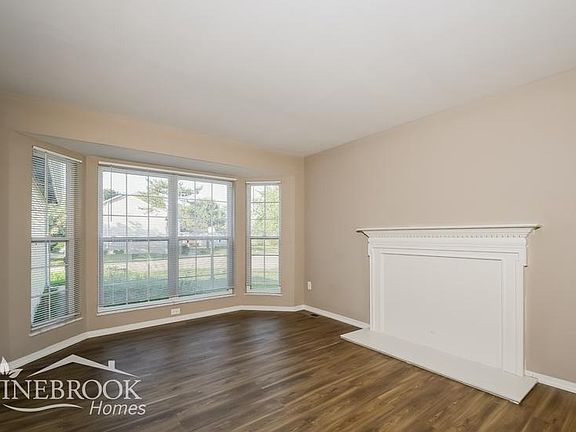 5th image of 2083 Victorian Village Dr