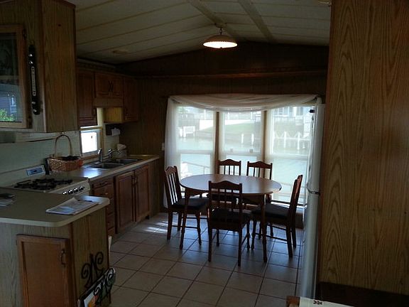 4th image of 786 E Oyster Dr