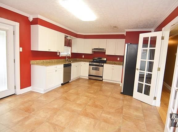 3rd image of 113 Parkwood Dr