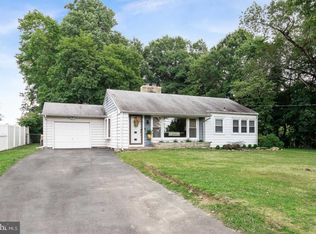 884 Hughes Dr, Hamilton, NJ 08690