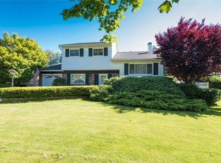 10 Jasmine Ln, Kings Park, NY 11754