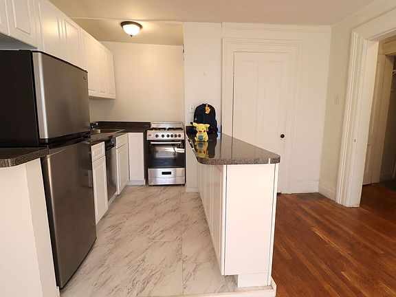 3rd image of 144 W 16th St #7