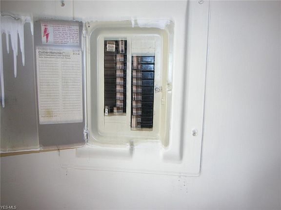 5th image of 871 Jamestown Ave