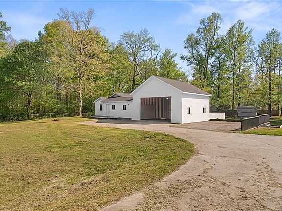 3rd image of 602 Dawnville Rd