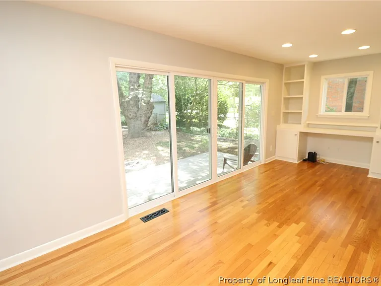 1009 Dogwood Ln — Photo 10