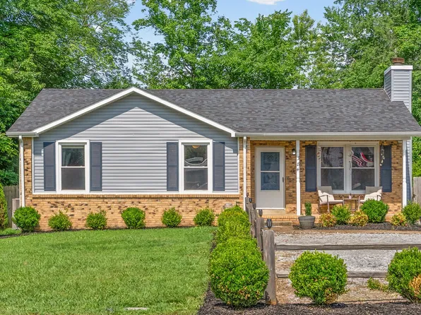 384 Roselawn Dr, Clarksville, TN 37042