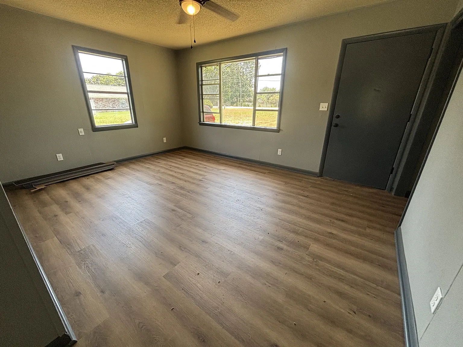 2702 W Commercial St - 1 — Photo 4