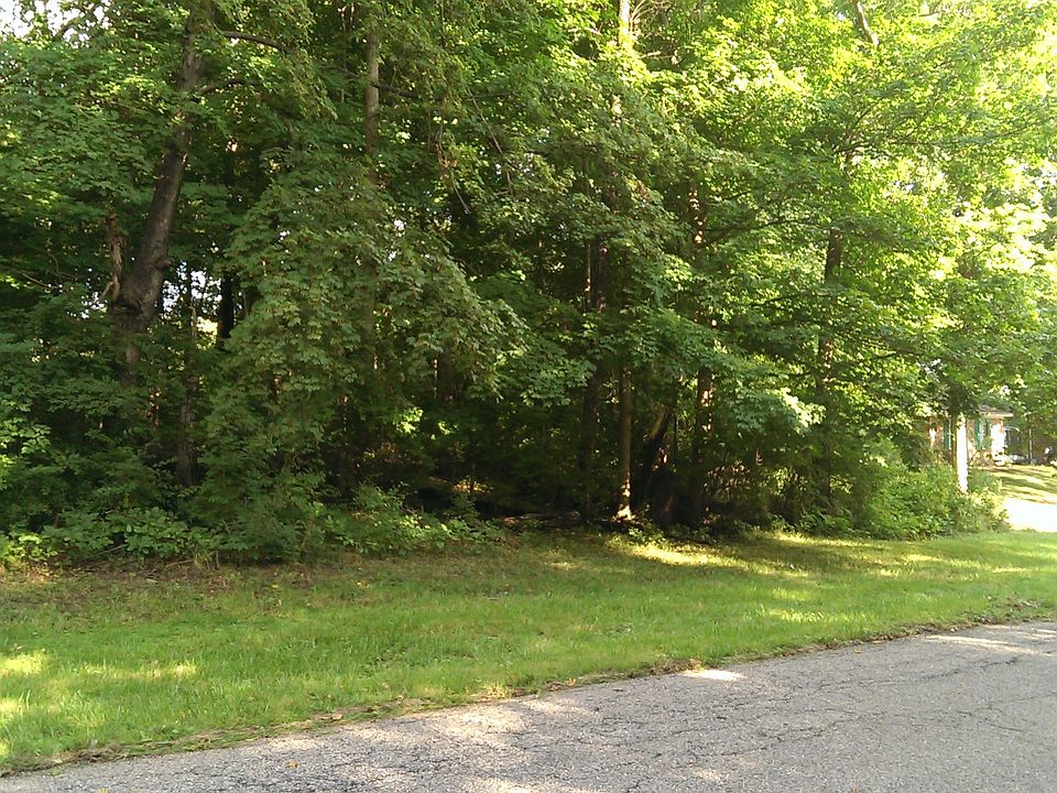 2nd image of Fox Run Rd