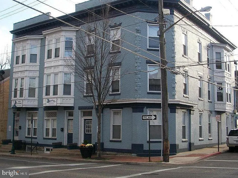 201 E Franklin St #2