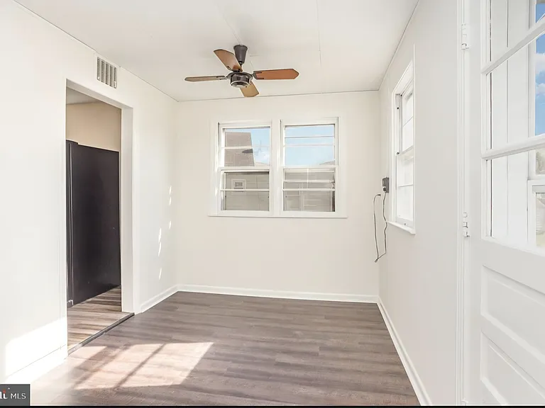 1239 Willow Rd — Photo 5
