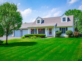 6 Cottonwood Ct, Ballston Lake, NY 12019