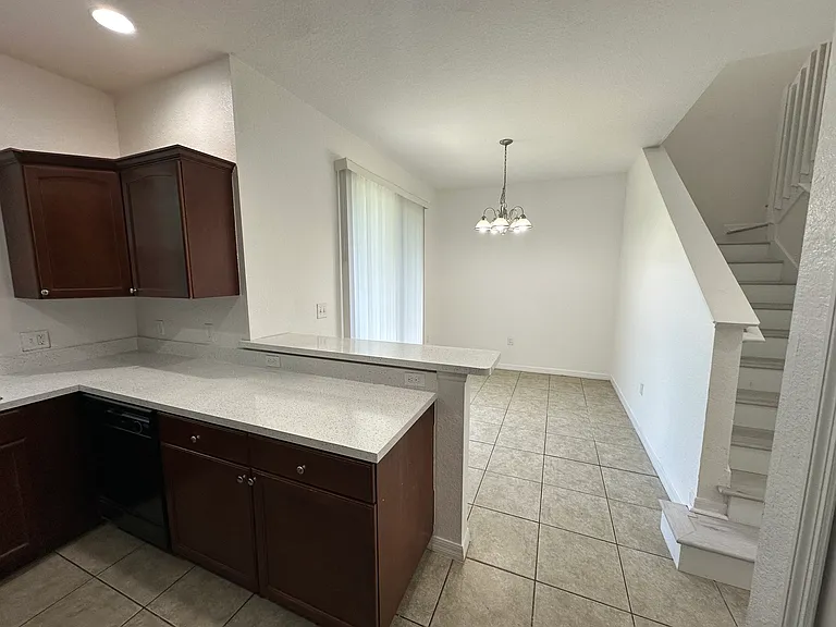 1800 Bassinger St — Photo 3