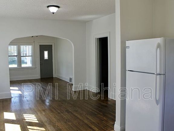 3rd image of 1449 Miner St