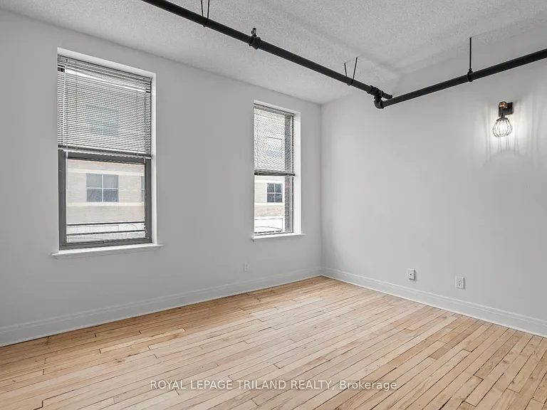330 Clarence St #204 — Photo 9