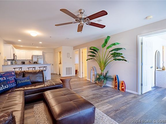 4th image of 121 Cedar Glen Ct #1C