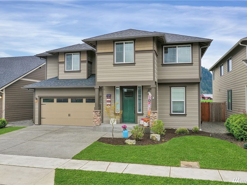 Stunning 5 bedroom + Bonus Room located in highly desired Sun Top Farms neighborhood!