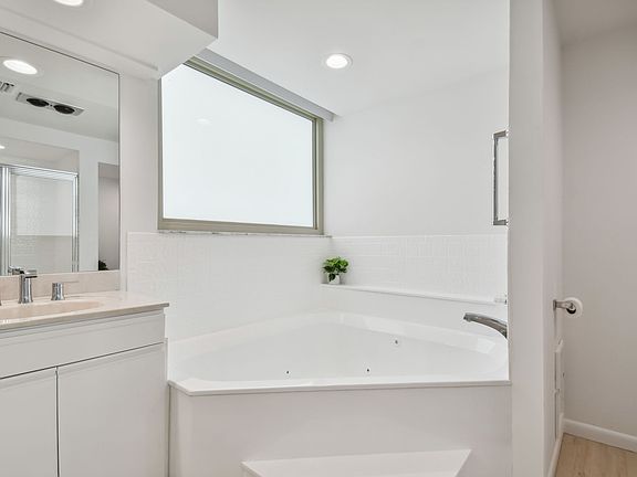 5th image of 941 Seddon Cove Way