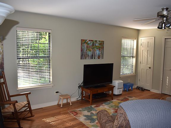 5th image of 185 Margo Ln