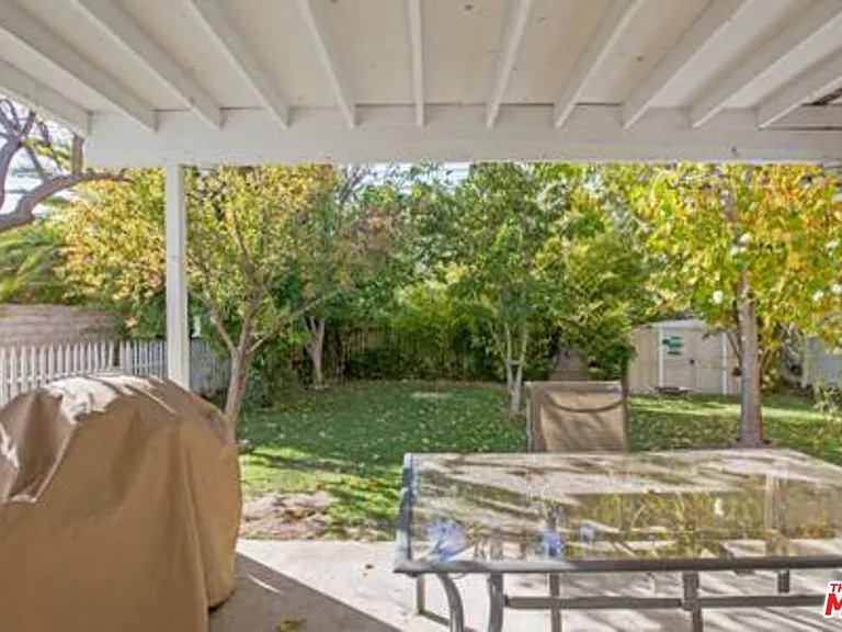 5049 Serrania Ave — Photo 31