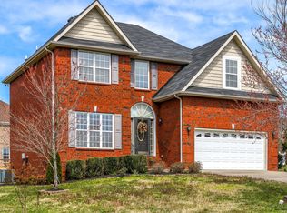 121 Kestrel Cir, La Vergne, TN 37086
