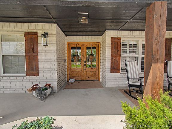2nd image of 3806 Club View Dr