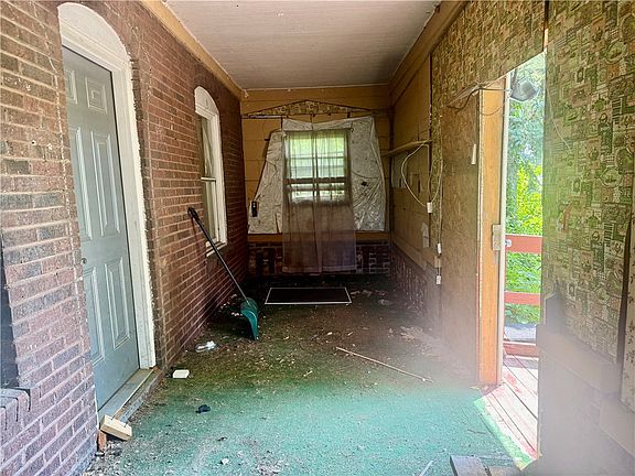 2nd image of 944 E Johns Ave