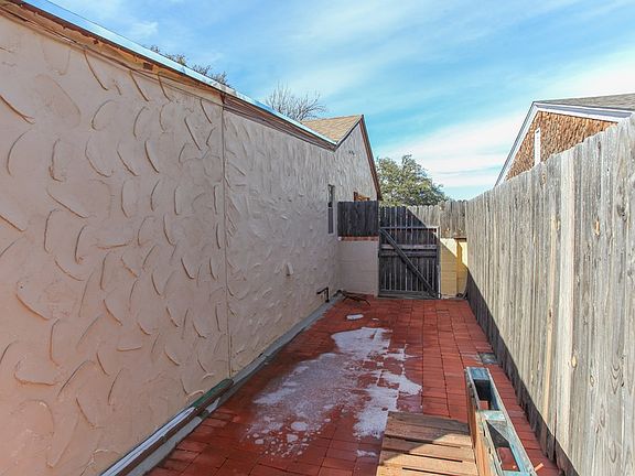 3rd image of 107 Canyon Dr