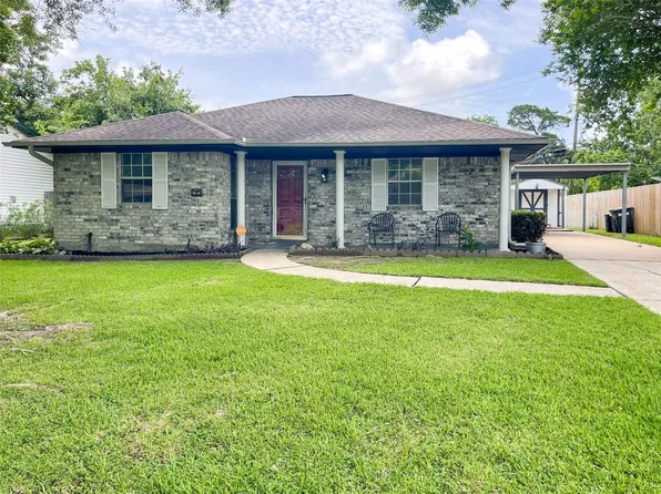 7021 Smith St, Hitchcock, TX 77563