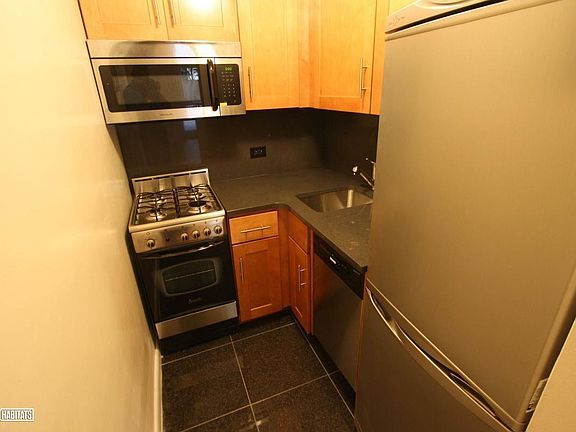3rd image of 313 W 88th St APT B
