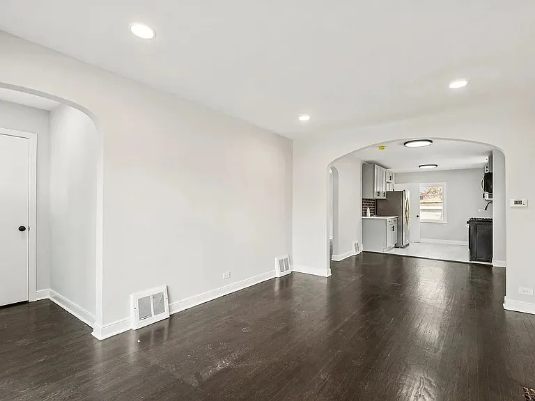 14510 S Emerald Ave — Photo 2