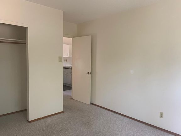 5th image of 5806 52nd Ave
