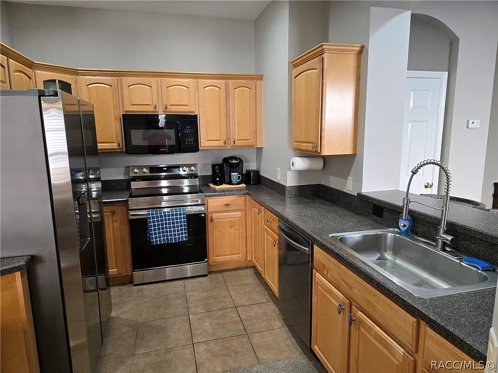 2 bed, 2.5 bath, 1663 sqft, $2,500 — Photo 3