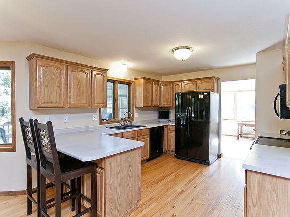 5th image of 8450 Wildwood Ct