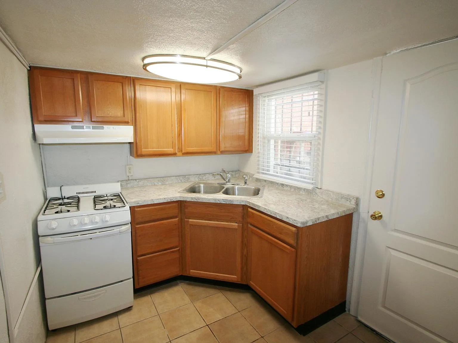 1 bed, 450 sqft, $995 — Photo 3