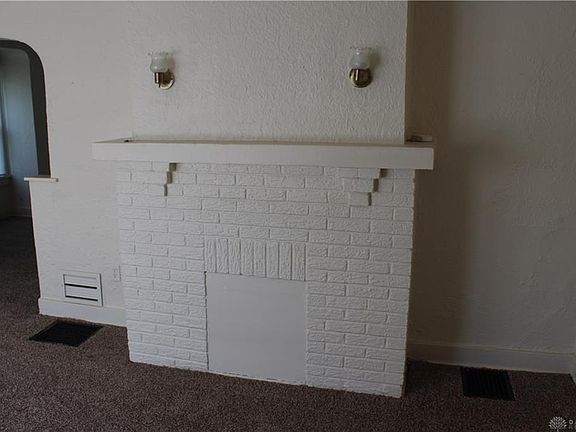 4th image of 130 Huron Ave